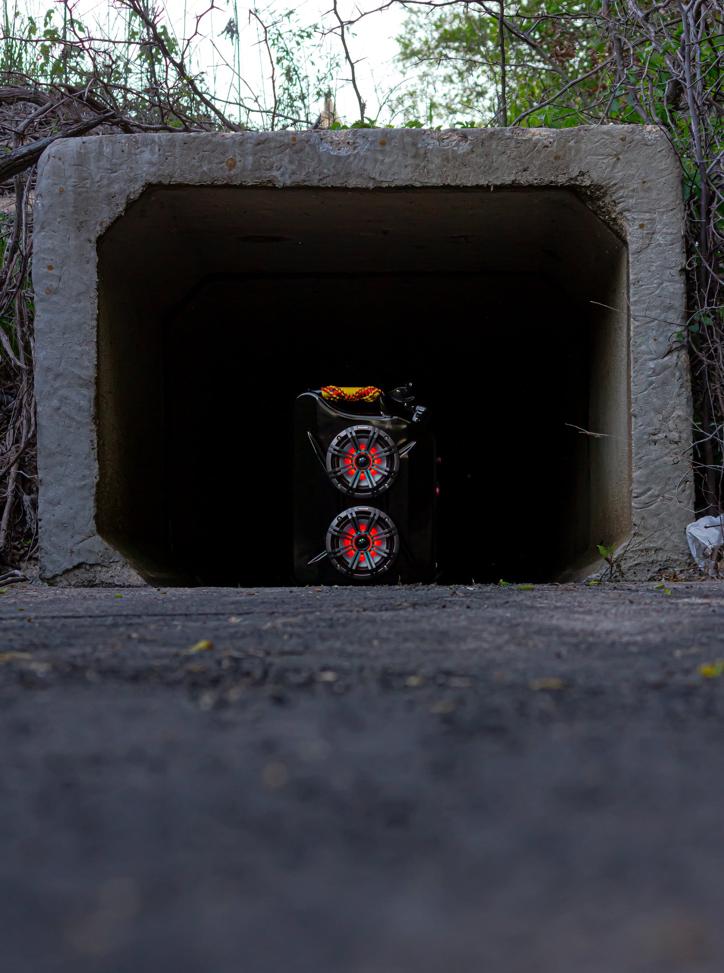 BLACK JERRY CAN RADIO (LEDS NOT INCLUDED)