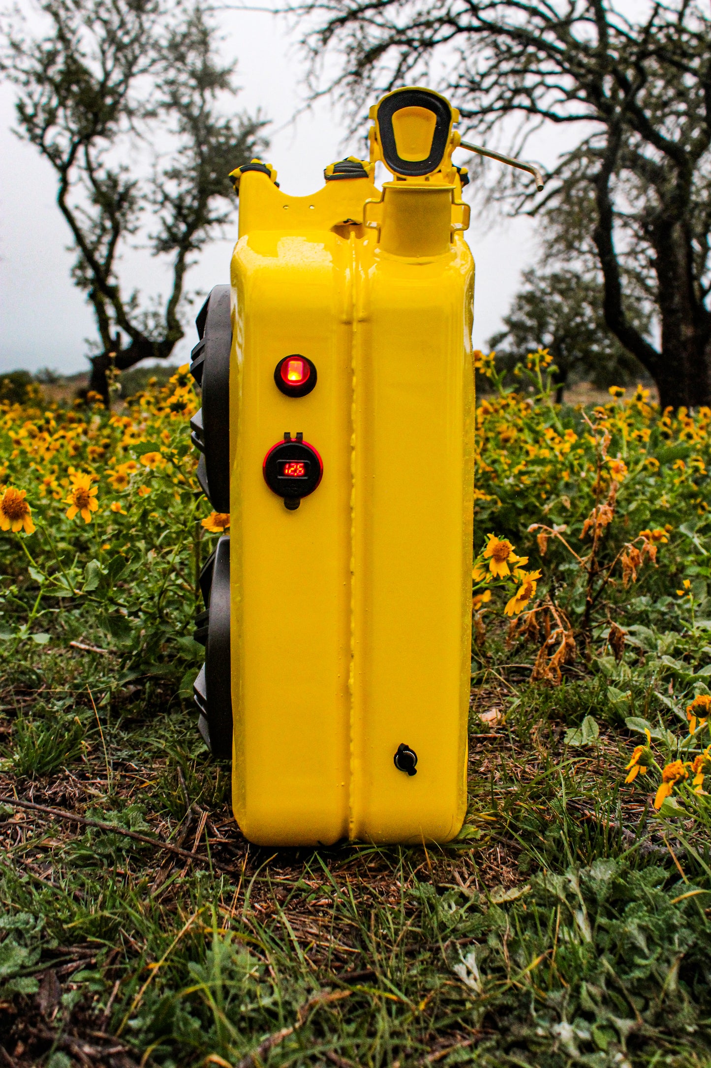 YELLOW JERRY CAN RADIO